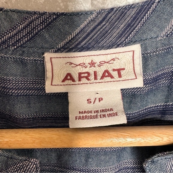 Ariat® Sleeveless Indigo Stripe,button-up Caroline top, western,beautiful,EUC - Picture 4 of 7